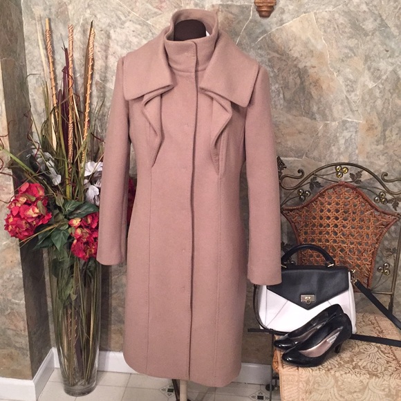 Tahari ๐น stunning Ruffle Long winter coat
